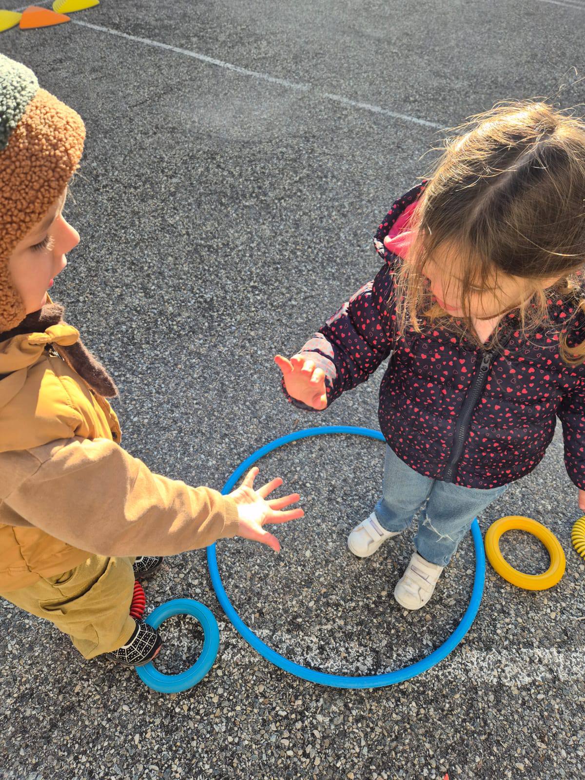 Ensemble, cheminons…